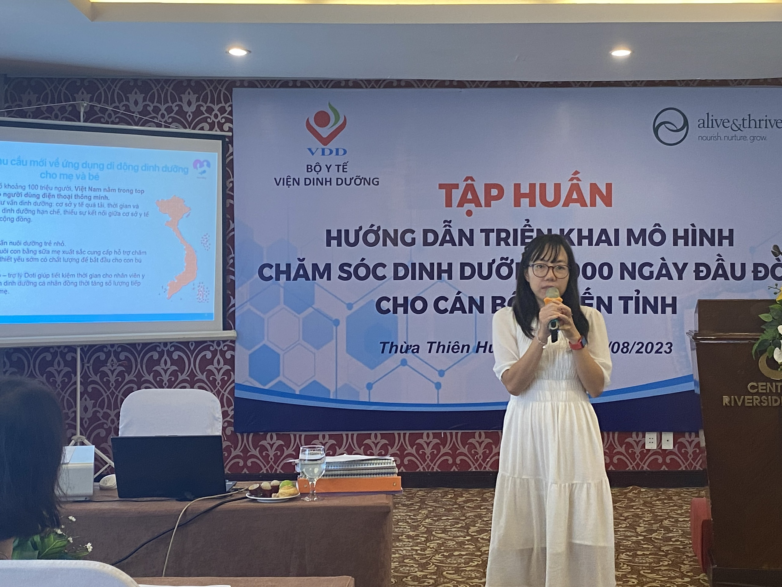 hinh-anh-momby-chinh-thuc-duoc-vien-dinh-duong-quoc-gia-viet-nam-gioi-thieu-den-cac-can-bo-y-te-39-tinh-thanh-442-1